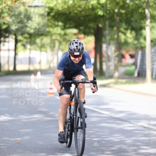 11.08.2024 - GEWOBA Citytriathlon Bremen H.Heesch http://msf.ph/oto/6767896 11.08.2024 10:38:58 Radfahren 20, 31, 45, 91 meine-sportfotos.de
