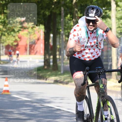 11.08.2024 - GEWOBA Citytriathlon Bremen H.Heesch http://msf.ph/oto/6767899 11.08.2024 10:21:31 Radfahren 27, 69, 77, 78, 99, 110 meine-sportfotos.de