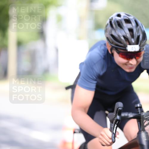 11.08.2024 - GEWOBA Citytriathlon Bremen H.Heesch http://msf.ph/oto/6767900 11.08.2024 10:38:58 Radfahren 20, 31, 45, 91 meine-sportfotos.de