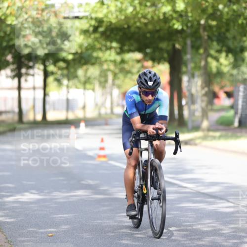 11.08.2024 - GEWOBA Citytriathlon Bremen H.Heesch http://msf.ph/oto/6767903 11.08.2024 10:39:00 Radfahren 20, 31, 45, 91 meine-sportfotos.de