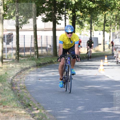 11.08.2024 - GEWOBA Citytriathlon Bremen H.Heesch http://msf.ph/oto/6767906 11.08.2024 10:21:36 Radfahren 27, 29, 42, 69, 77, 78, 99, 110 meine-sportfotos.de