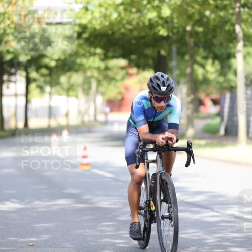 11.08.2024 - GEWOBA Citytriathlon Bremen H.Heesch http://msf.ph/oto/6767907 11.08.2024 10:39:00 Radfahren 20, 31, 45, 91 meine-sportfotos.de