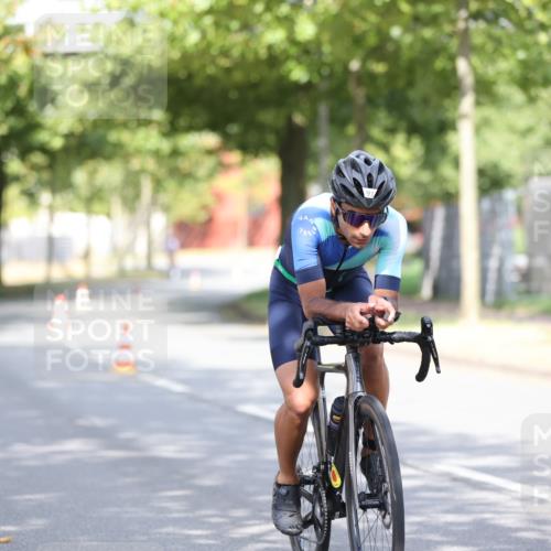 11.08.2024 - GEWOBA Citytriathlon Bremen H.Heesch http://msf.ph/oto/6767909 11.08.2024 10:39:00 Radfahren 20, 31, 45, 91 meine-sportfotos.de