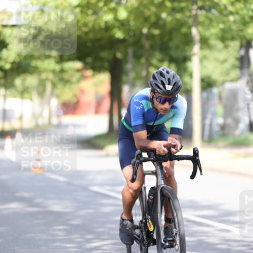 11.08.2024 - GEWOBA Citytriathlon Bremen H.Heesch http://msf.ph/oto/6767910 11.08.2024 10:39:01 Radfahren 20, 31, 45, 91 meine-sportfotos.de