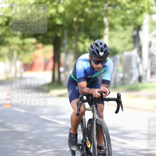 11.08.2024 - GEWOBA Citytriathlon Bremen H.Heesch http://msf.ph/oto/6767912 11.08.2024 10:39:01 Radfahren 20, 31, 45, 91 meine-sportfotos.de