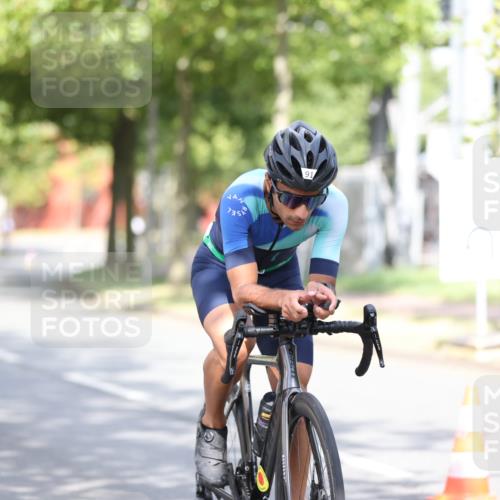 11.08.2024 - GEWOBA Citytriathlon Bremen H.Heesch http://msf.ph/oto/6767913 11.08.2024 10:39:01 Radfahren 20, 31, 45, 91 meine-sportfotos.de