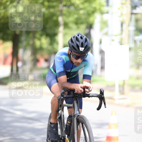11.08.2024 - GEWOBA Citytriathlon Bremen H.Heesch http://msf.ph/oto/6767915 11.08.2024 10:39:01 Radfahren 20, 31, 45, 91 meine-sportfotos.de