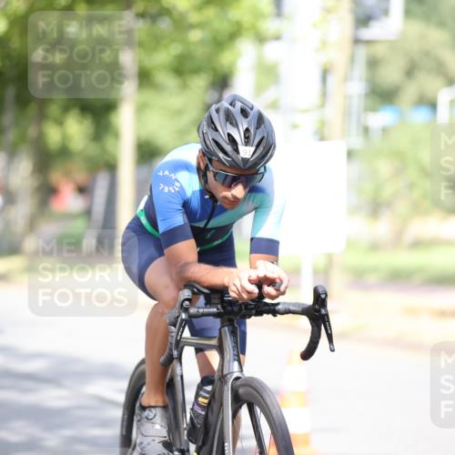 11.08.2024 - GEWOBA Citytriathlon Bremen H.Heesch http://msf.ph/oto/6767916 11.08.2024 10:39:01 Radfahren 20, 31, 45, 91 meine-sportfotos.de