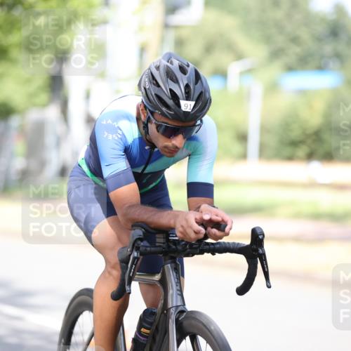 11.08.2024 - GEWOBA Citytriathlon Bremen H.Heesch http://msf.ph/oto/6767918 11.08.2024 10:39:01 Radfahren 20, 31, 45, 91 meine-sportfotos.de