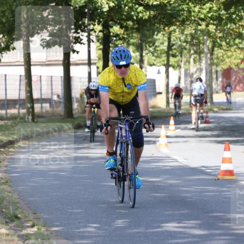 11.08.2024 - GEWOBA Citytriathlon Bremen H.Heesch http://msf.ph/oto/6767920 11.08.2024 10:21:36 Radfahren 27, 29, 42, 69, 77, 78, 99, 110 meine-sportfotos.de