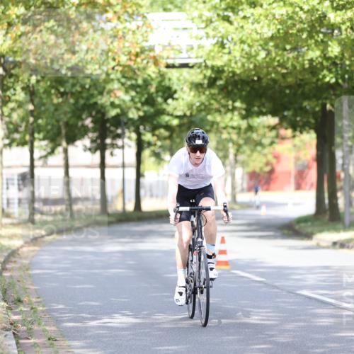 11.08.2024 - GEWOBA Citytriathlon Bremen H.Heesch http://msf.ph/oto/6767928 11.08.2024 10:39:11 Radfahren 20, 91, 92 meine-sportfotos.de