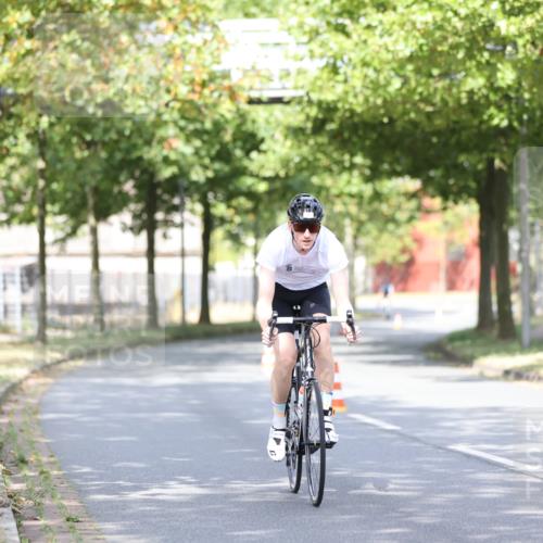 11.08.2024 - GEWOBA Citytriathlon Bremen H.Heesch http://msf.ph/oto/6767929 11.08.2024 10:39:11 Radfahren 20, 91, 92 meine-sportfotos.de