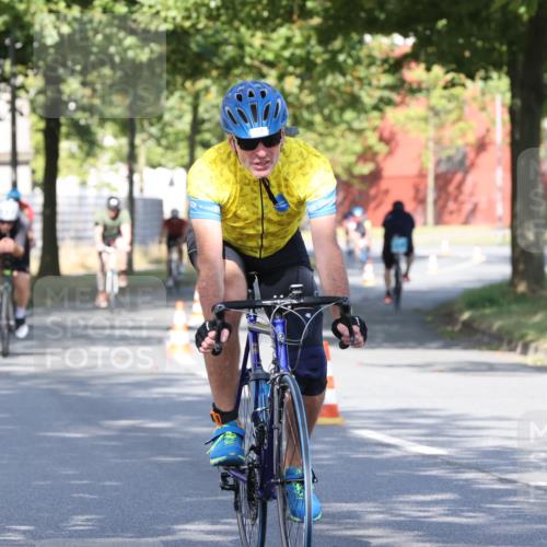 11.08.2024 - GEWOBA Citytriathlon Bremen H.Heesch http://msf.ph/oto/6767932 11.08.2024 10:21:37 Radfahren 27, 29, 42, 69, 77, 78, 106, 110 meine-sportfotos.de