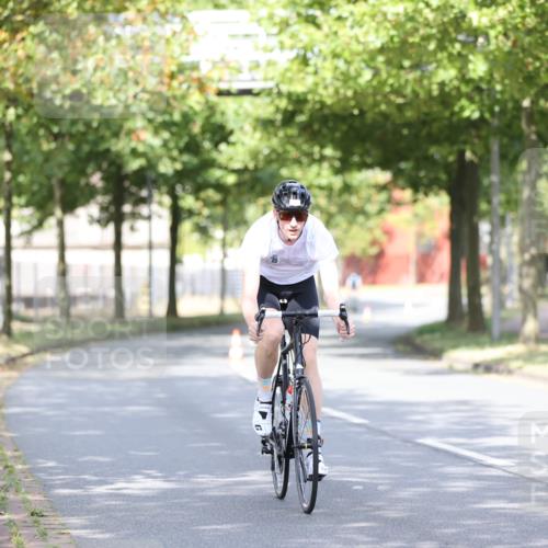11.08.2024 - GEWOBA Citytriathlon Bremen H.Heesch http://msf.ph/oto/6767933 11.08.2024 10:39:11 Radfahren 20, 91, 92 meine-sportfotos.de