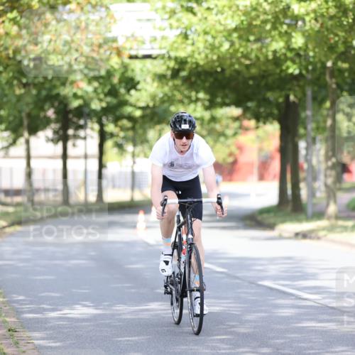 11.08.2024 - GEWOBA Citytriathlon Bremen H.Heesch http://msf.ph/oto/6767934 11.08.2024 10:39:11 Radfahren 20, 91, 92 meine-sportfotos.de