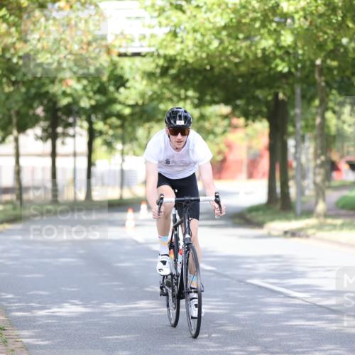 11.08.2024 - GEWOBA Citytriathlon Bremen H.Heesch http://msf.ph/oto/6767935 11.08.2024 10:39:11 Radfahren 20, 91, 92 meine-sportfotos.de