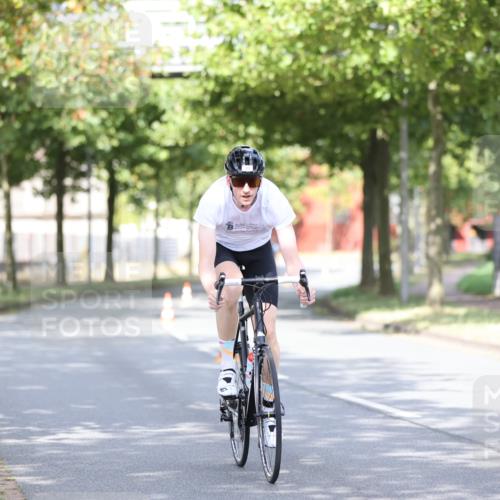 11.08.2024 - GEWOBA Citytriathlon Bremen H.Heesch http://msf.ph/oto/6767936 11.08.2024 10:39:11 Radfahren 20, 91, 92 meine-sportfotos.de