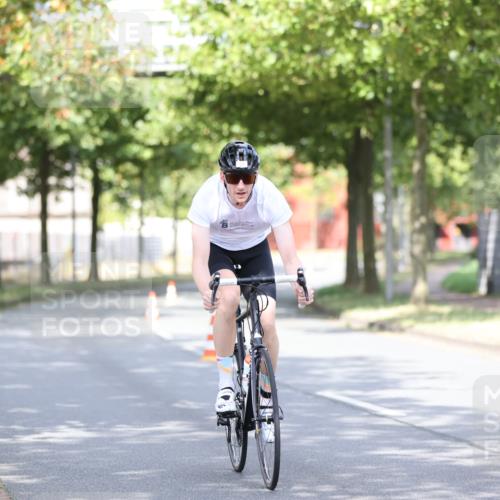 11.08.2024 - GEWOBA Citytriathlon Bremen H.Heesch http://msf.ph/oto/6767938 11.08.2024 10:39:11 Radfahren 20, 91, 92 meine-sportfotos.de