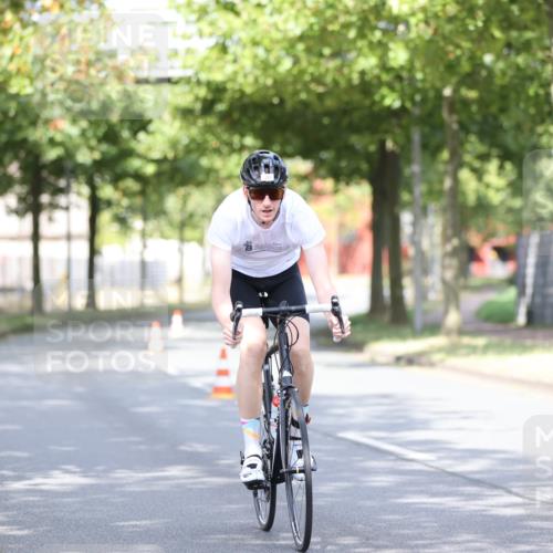 11.08.2024 - GEWOBA Citytriathlon Bremen H.Heesch http://msf.ph/oto/6767940 11.08.2024 10:39:11 Radfahren 20, 91, 92 meine-sportfotos.de