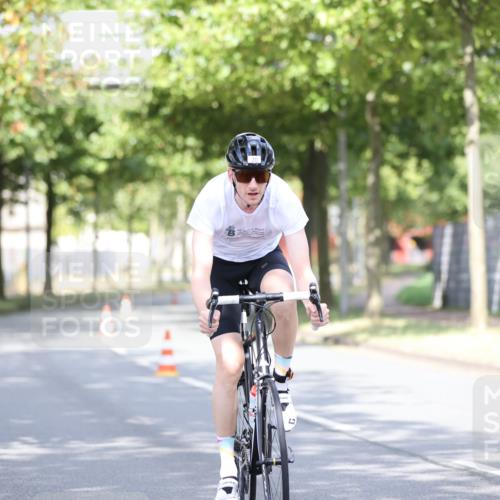 11.08.2024 - GEWOBA Citytriathlon Bremen H.Heesch http://msf.ph/oto/6767943 11.08.2024 10:39:11 Radfahren 20, 91, 92 meine-sportfotos.de