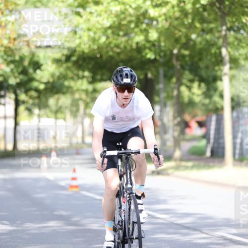 11.08.2024 - GEWOBA Citytriathlon Bremen H.Heesch http://msf.ph/oto/6767944 11.08.2024 10:39:12 Radfahren 20, 91, 92 meine-sportfotos.de