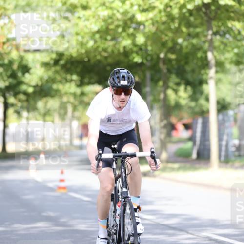 11.08.2024 - GEWOBA Citytriathlon Bremen H.Heesch http://msf.ph/oto/6767946 11.08.2024 10:39:12 Radfahren 20, 91, 92 meine-sportfotos.de