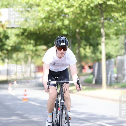 11.08.2024 - GEWOBA Citytriathlon Bremen H.Heesch http://msf.ph/oto/6767948 11.08.2024 10:39:12 Radfahren 20, 91, 92 meine-sportfotos.de