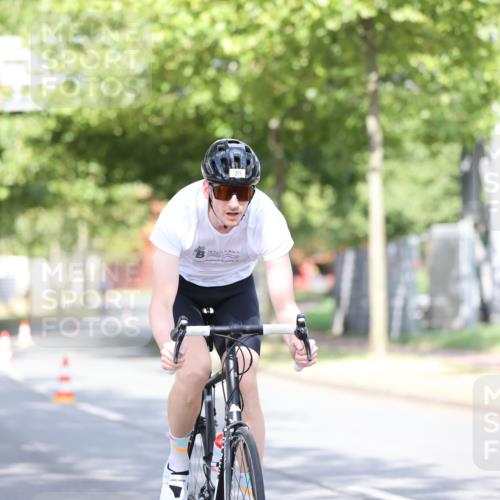 11.08.2024 - GEWOBA Citytriathlon Bremen H.Heesch http://msf.ph/oto/6767950 11.08.2024 10:39:12 Radfahren 20, 91, 92 meine-sportfotos.de