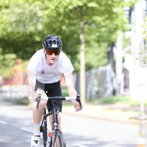 11.08.2024 - GEWOBA Citytriathlon Bremen H.Heesch http://msf.ph/oto/6767952 11.08.2024 10:39:12 Radfahren 20, 91, 92 meine-sportfotos.de