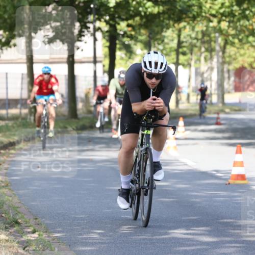 11.08.2024 - GEWOBA Citytriathlon Bremen H.Heesch http://msf.ph/oto/6767954 11.08.2024 10:21:39 Radfahren 27, 29, 42, 69, 77, 78, 106, 110 meine-sportfotos.de