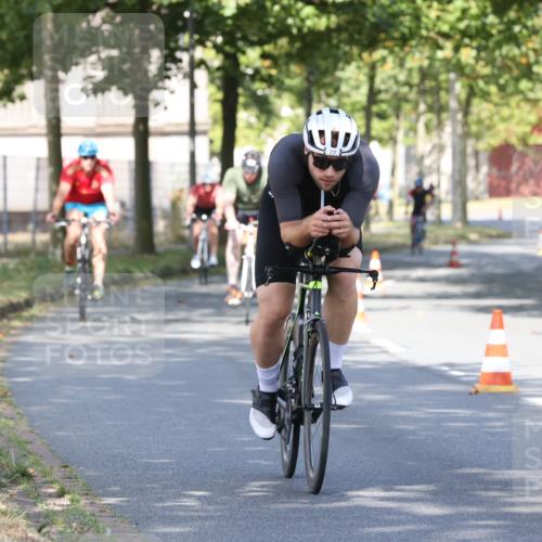 11.08.2024 - GEWOBA Citytriathlon Bremen H.Heesch http://msf.ph/oto/6767956 11.08.2024 10:21:39 Radfahren 27, 29, 42, 69, 77, 78, 106, 110 meine-sportfotos.de