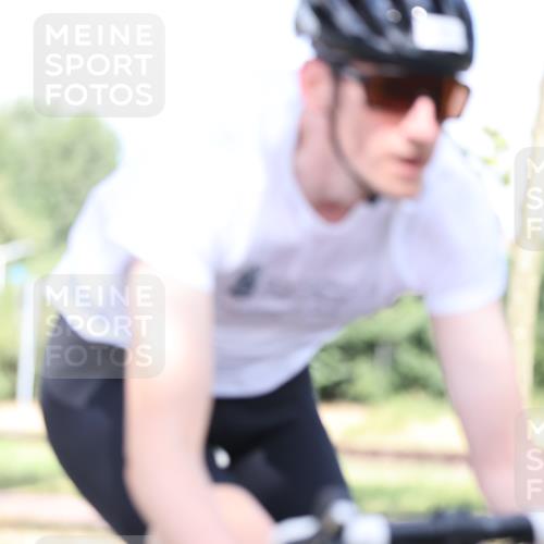 11.08.2024 - GEWOBA Citytriathlon Bremen H.Heesch http://msf.ph/oto/6767957 11.08.2024 10:39:12 Radfahren 20, 91, 92 meine-sportfotos.de