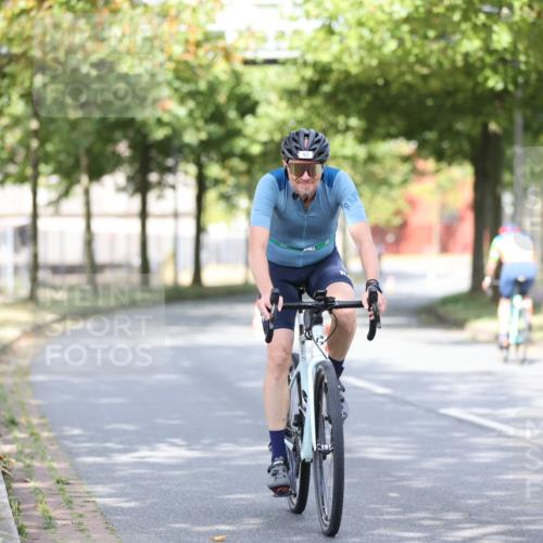 11.08.2024 - GEWOBA Citytriathlon Bremen H.Heesch http://msf.ph/oto/6767960 11.08.2024 10:39:23 Radfahren 20, 92 meine-sportfotos.de