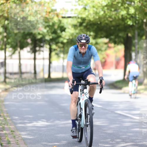 11.08.2024 - GEWOBA Citytriathlon Bremen H.Heesch http://msf.ph/oto/6767962 11.08.2024 10:39:23 Radfahren 20, 92 meine-sportfotos.de