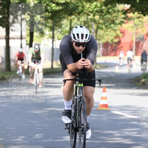 11.08.2024 - GEWOBA Citytriathlon Bremen H.Heesch http://msf.ph/oto/6767963 11.08.2024 10:21:40 Radfahren 27, 29, 42, 69, 77, 78, 106, 110 meine-sportfotos.de