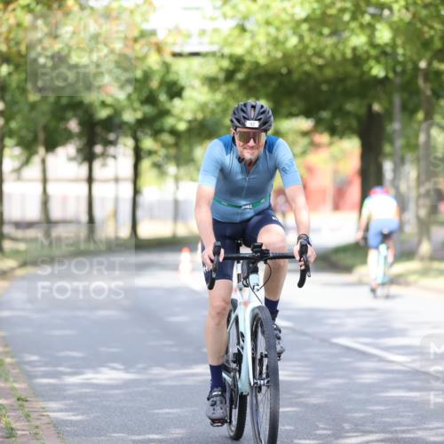 11.08.2024 - GEWOBA Citytriathlon Bremen H.Heesch http://msf.ph/oto/6767964 11.08.2024 10:39:23 Radfahren 20, 92 meine-sportfotos.de