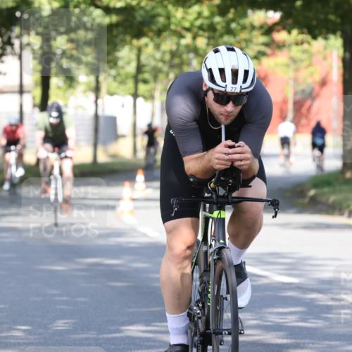 11.08.2024 - GEWOBA Citytriathlon Bremen H.Heesch http://msf.ph/oto/6767970 11.08.2024 10:21:40 Radfahren 27, 29, 42, 69, 77, 78, 106, 110 meine-sportfotos.de
