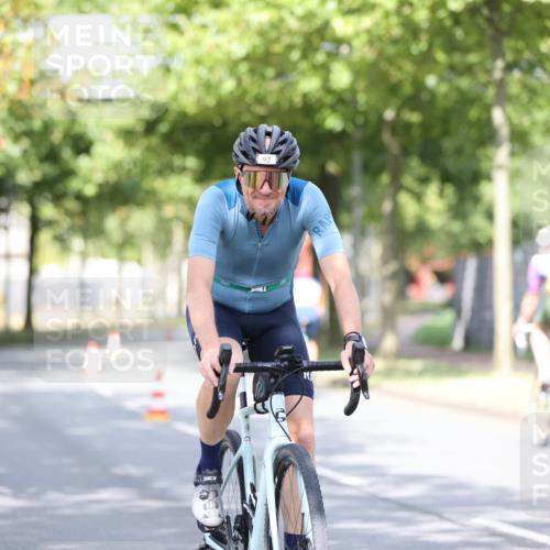 11.08.2024 - GEWOBA Citytriathlon Bremen H.Heesch http://msf.ph/oto/6767971 11.08.2024 10:39:24 Radfahren 78, 92 meine-sportfotos.de