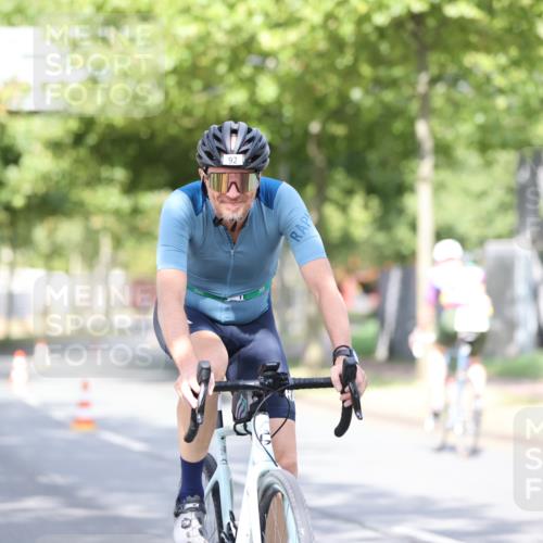 11.08.2024 - GEWOBA Citytriathlon Bremen H.Heesch http://msf.ph/oto/6767974 11.08.2024 10:39:24 Radfahren 78, 92 meine-sportfotos.de