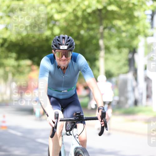 11.08.2024 - GEWOBA Citytriathlon Bremen H.Heesch http://msf.ph/oto/6767976 11.08.2024 10:39:24 Radfahren 78, 92 meine-sportfotos.de