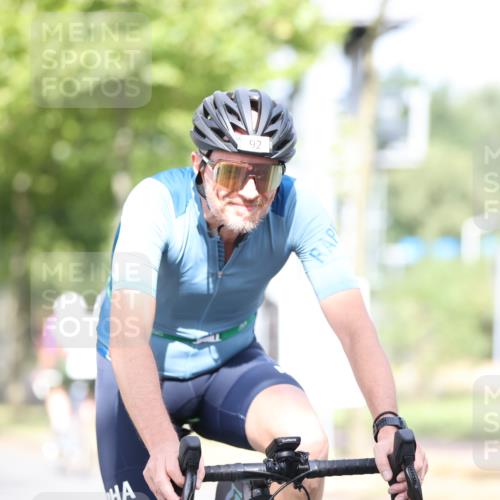 11.08.2024 - GEWOBA Citytriathlon Bremen H.Heesch http://msf.ph/oto/6767983 11.08.2024 10:39:24 Radfahren 78, 92 meine-sportfotos.de