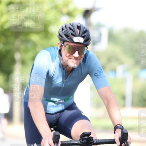 11.08.2024 - GEWOBA Citytriathlon Bremen H.Heesch http://msf.ph/oto/6767984 11.08.2024 10:39:24 Radfahren 78, 92 meine-sportfotos.de