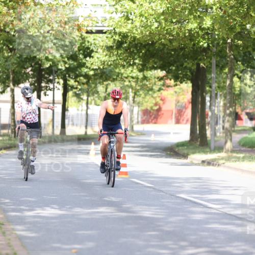 11.08.2024 - GEWOBA Citytriathlon Bremen H.Heesch http://msf.ph/oto/6767990 11.08.2024 10:39:37 Radfahren 78, 99 meine-sportfotos.de