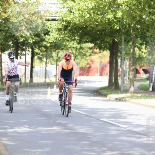 11.08.2024 - GEWOBA Citytriathlon Bremen H.Heesch http://msf.ph/oto/6767995 11.08.2024 10:39:37 Radfahren 78, 99 meine-sportfotos.de