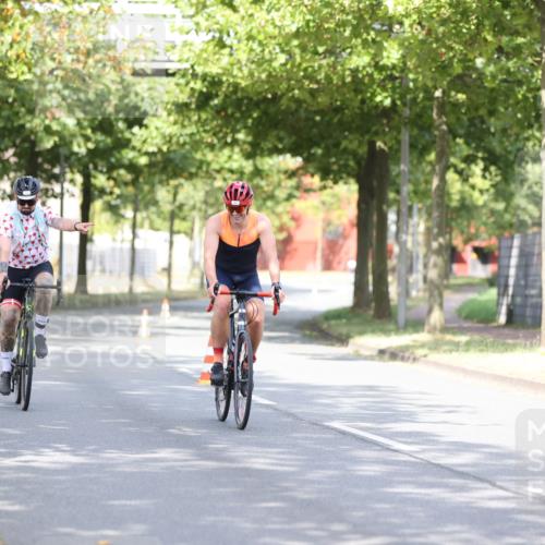11.08.2024 - GEWOBA Citytriathlon Bremen H.Heesch http://msf.ph/oto/6767999 11.08.2024 10:39:37 Radfahren 78, 99 meine-sportfotos.de