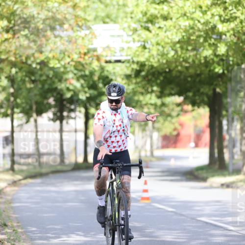 11.08.2024 - GEWOBA Citytriathlon Bremen H.Heesch http://msf.ph/oto/6768004 11.08.2024 10:39:38 Radfahren 78, 99 meine-sportfotos.de