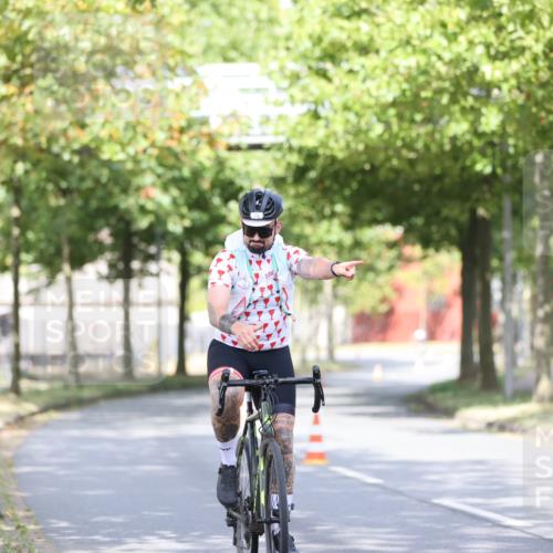 11.08.2024 - GEWOBA Citytriathlon Bremen H.Heesch http://msf.ph/oto/6768005 11.08.2024 10:39:38 Radfahren 78, 99 meine-sportfotos.de