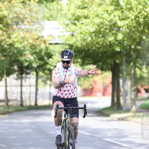 11.08.2024 - GEWOBA Citytriathlon Bremen H.Heesch http://msf.ph/oto/6768009 11.08.2024 10:39:38 Radfahren 78, 99 meine-sportfotos.de