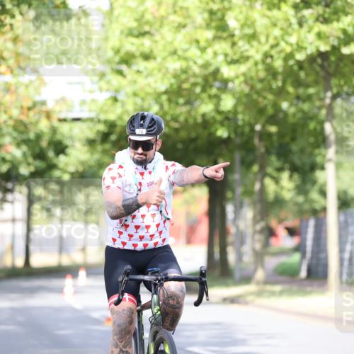 11.08.2024 - GEWOBA Citytriathlon Bremen H.Heesch http://msf.ph/oto/6768014 11.08.2024 10:39:39 Radfahren 78, 99 meine-sportfotos.de