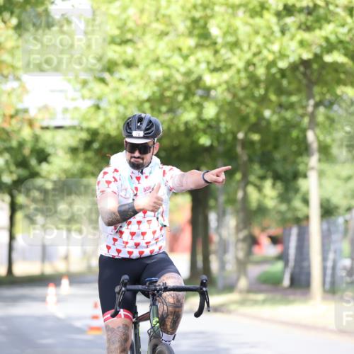 11.08.2024 - GEWOBA Citytriathlon Bremen H.Heesch http://msf.ph/oto/6768016 11.08.2024 10:39:39 Radfahren 78, 99 meine-sportfotos.de